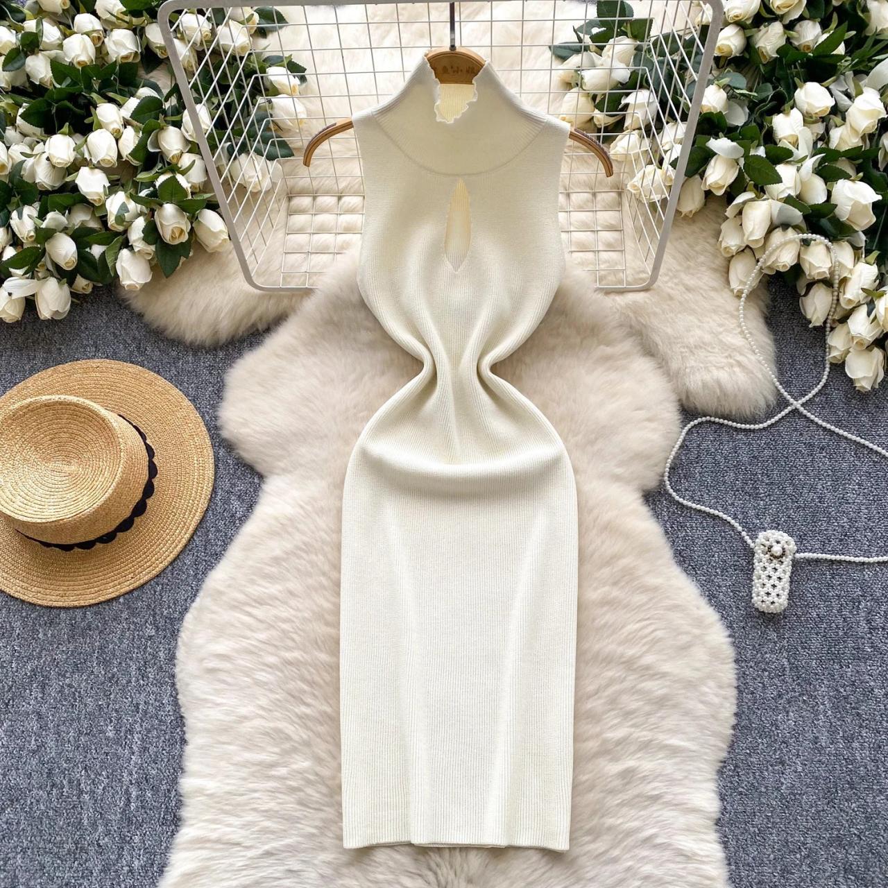 Sleeveless Ribbed Knit Dress With Keyhole Design